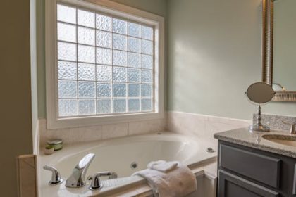 You will learn how to design a small bathroom: ingenious solutions to maximize space and create the illusion of space.